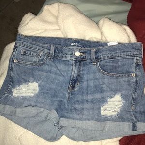 3” boyfriend shorts with light distressing
